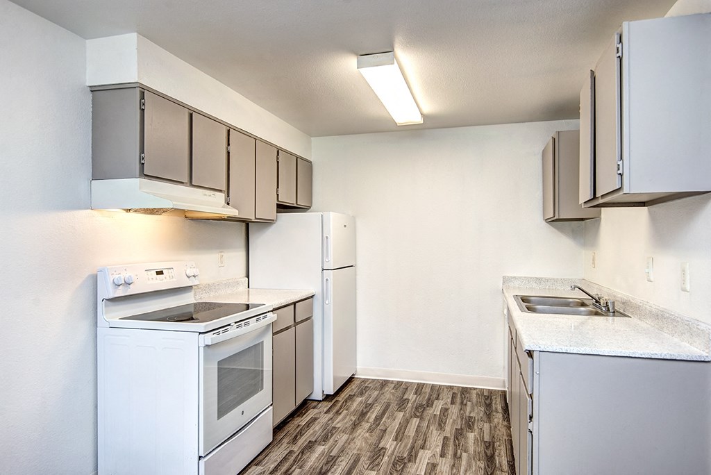 Tacoma Apartments- Heatherstone Apartments-kitchen