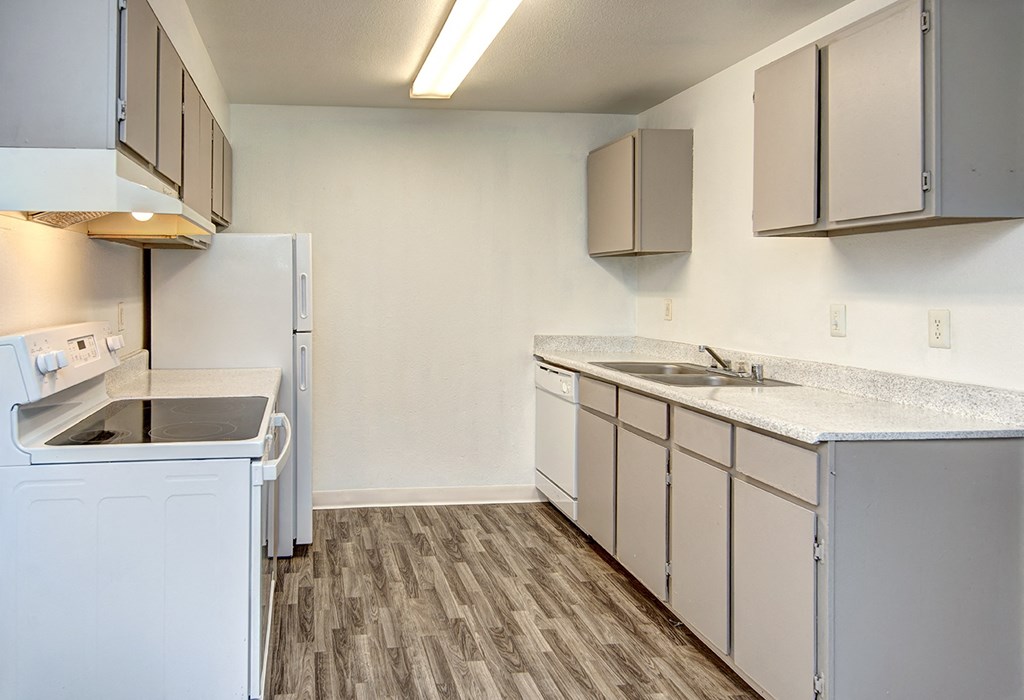 Tacoma Apartments- Heatherstone Apartments- kitchen