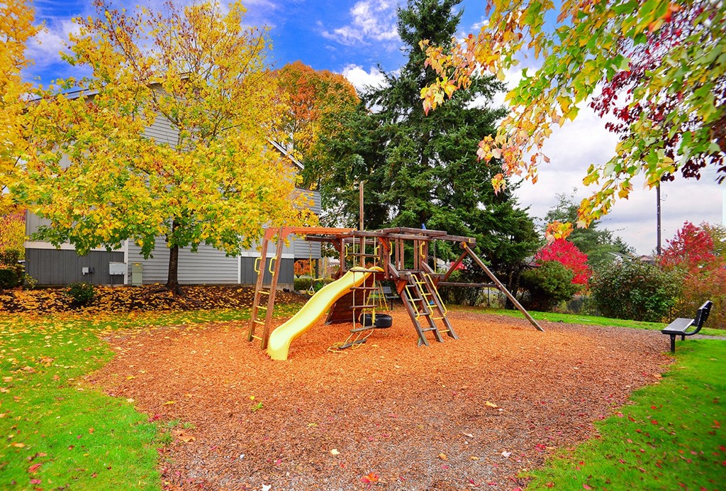 Tacoma Apartments- Heatherstone Apartments-exterior- playground
