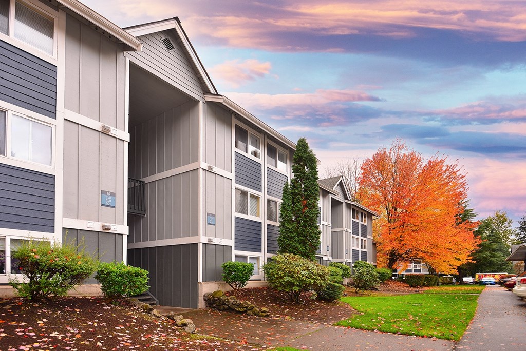Tacoma Apartments- Heatherstone Apartments-exterior