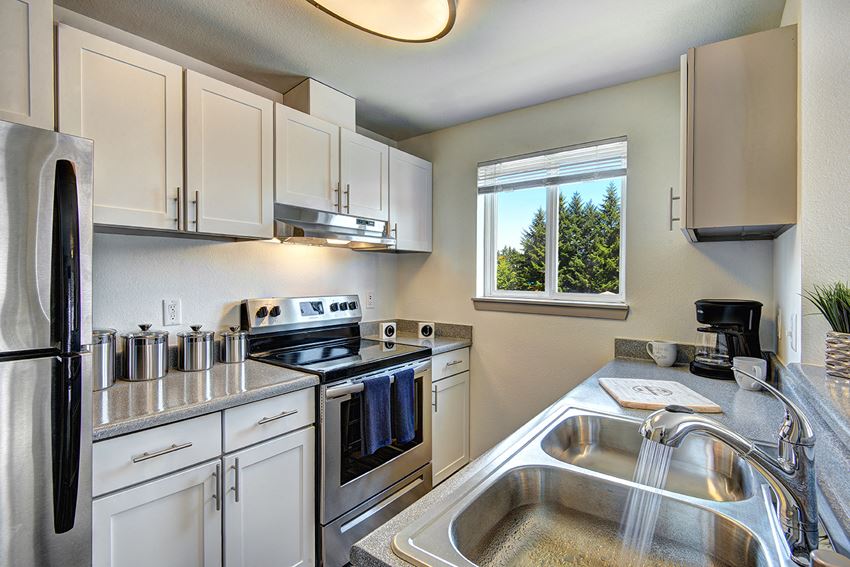 Tacoma Apartments- Heatherstone Apartments- kitchen