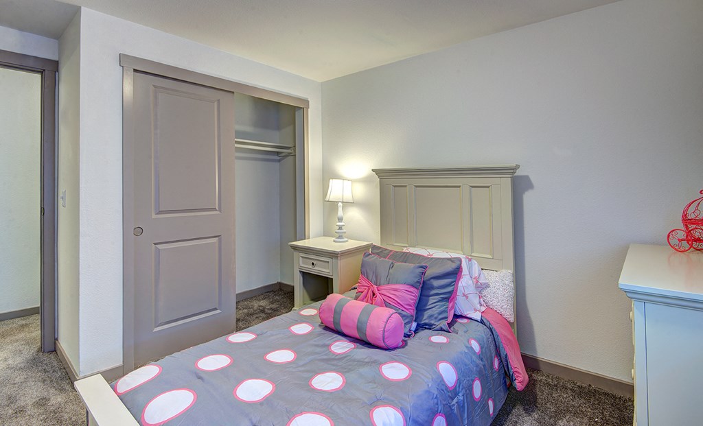 Tacoma Apartments- Heatherstone Apartments-bedroom 2