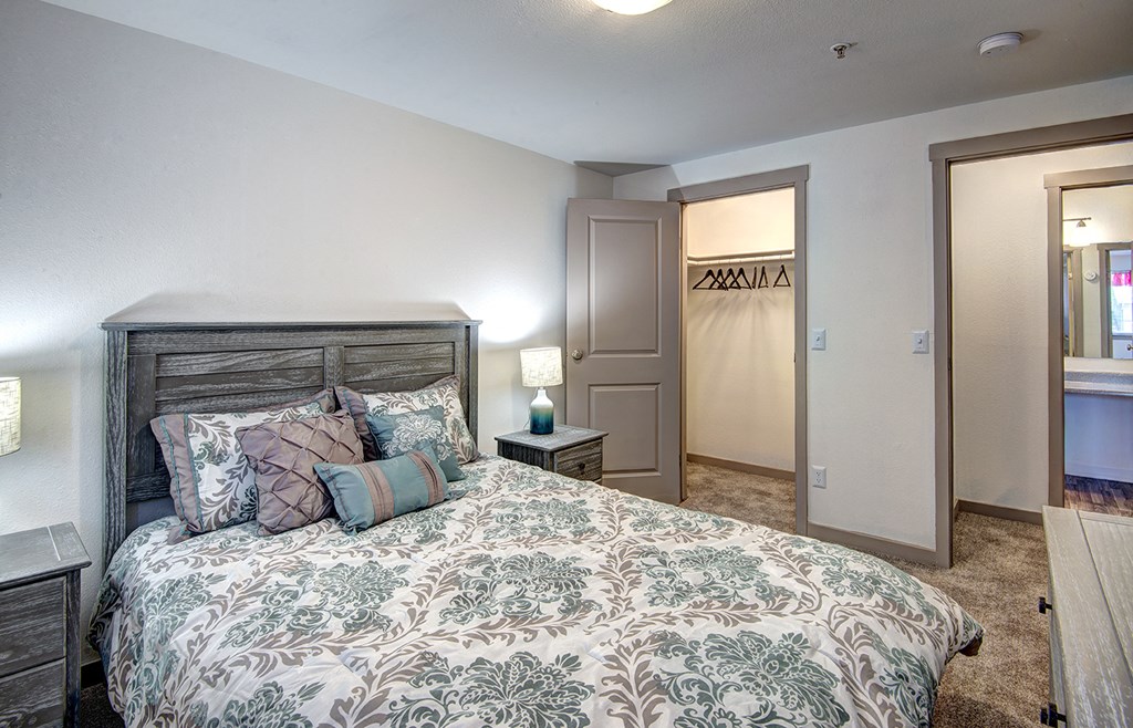 Tacoma Apartments- Heatherstone Apartments-bedroom