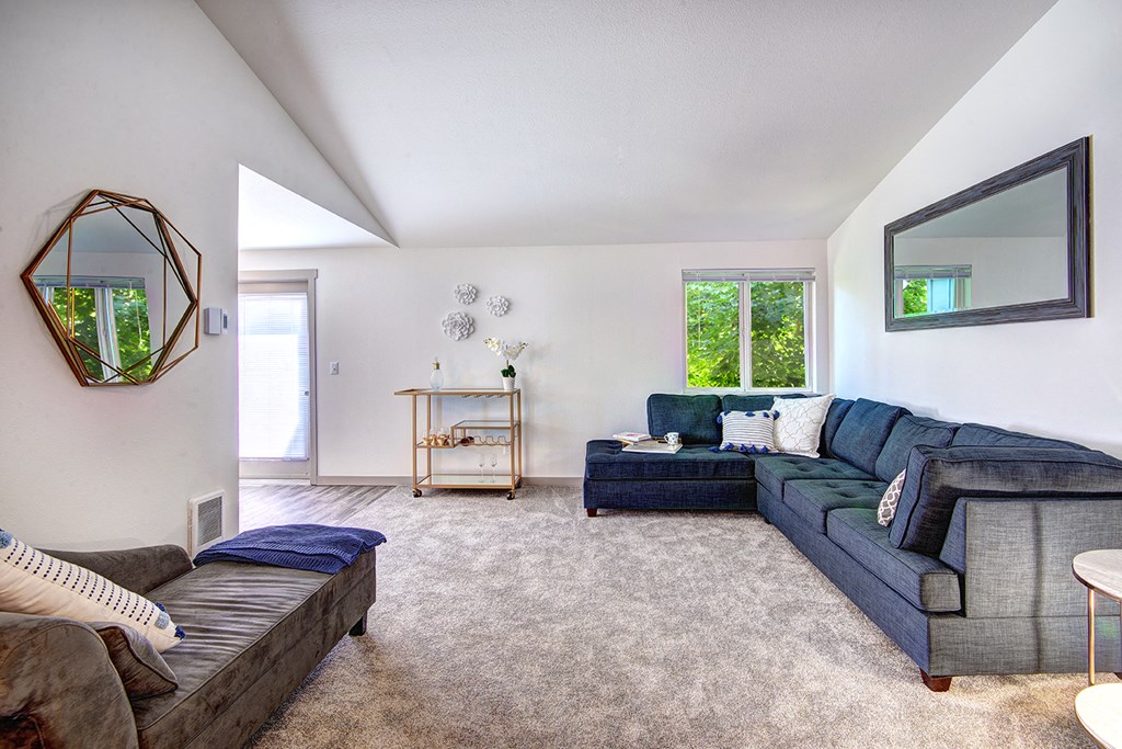 Tacoma Apartments- Heatherstone Apartments-living room
