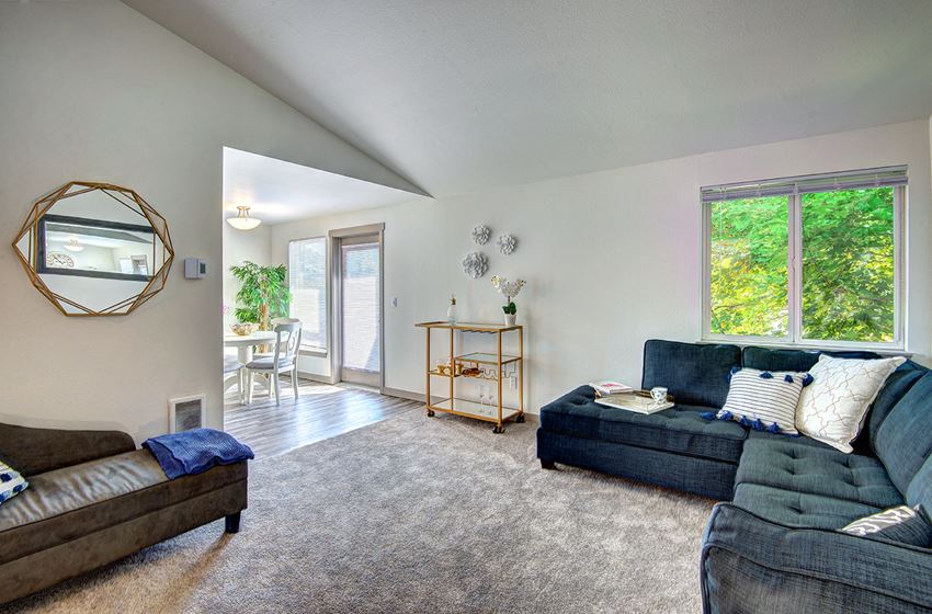 Tacoma Apartments- Heatherstone Apartments-living room