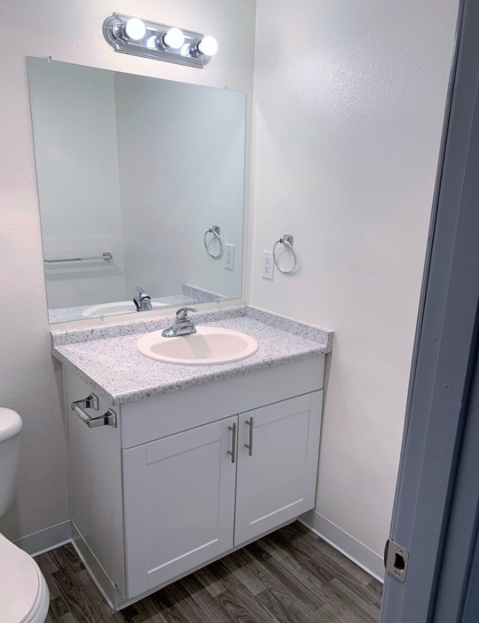 Steilacoom Apartments - Harbor Oaks Apartments - BathRoom