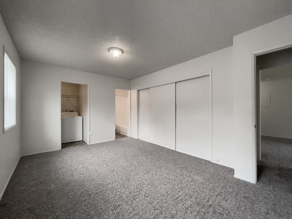 Lakewood Apartments - Arbor Pointe Apartments - Living area