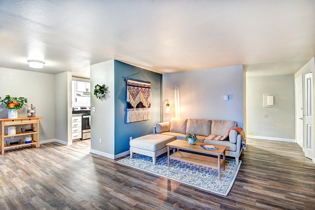 Everett Apartments-  The Lynx Apartments  Livingroom