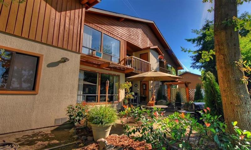 Milton Apartments - Autumn Village Apartments - Exteriors