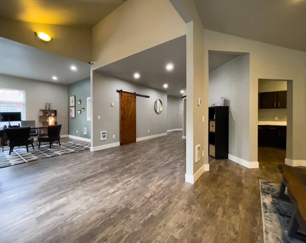 Tacoma Apartments- Heatherstone Apartments- common area