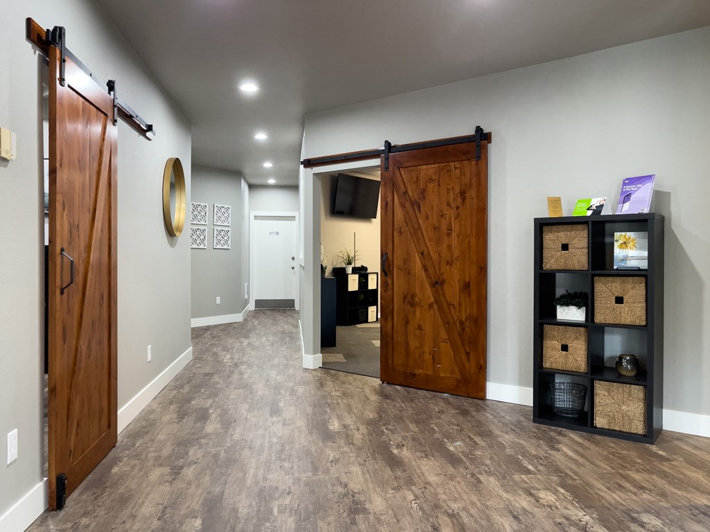 Tacoma Apartments- Heatherstone Apartments- common area