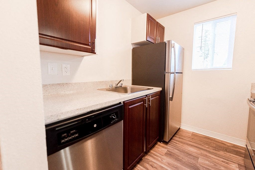 Lakewood Apartments - Bellmary Park Apartments - Kitchen