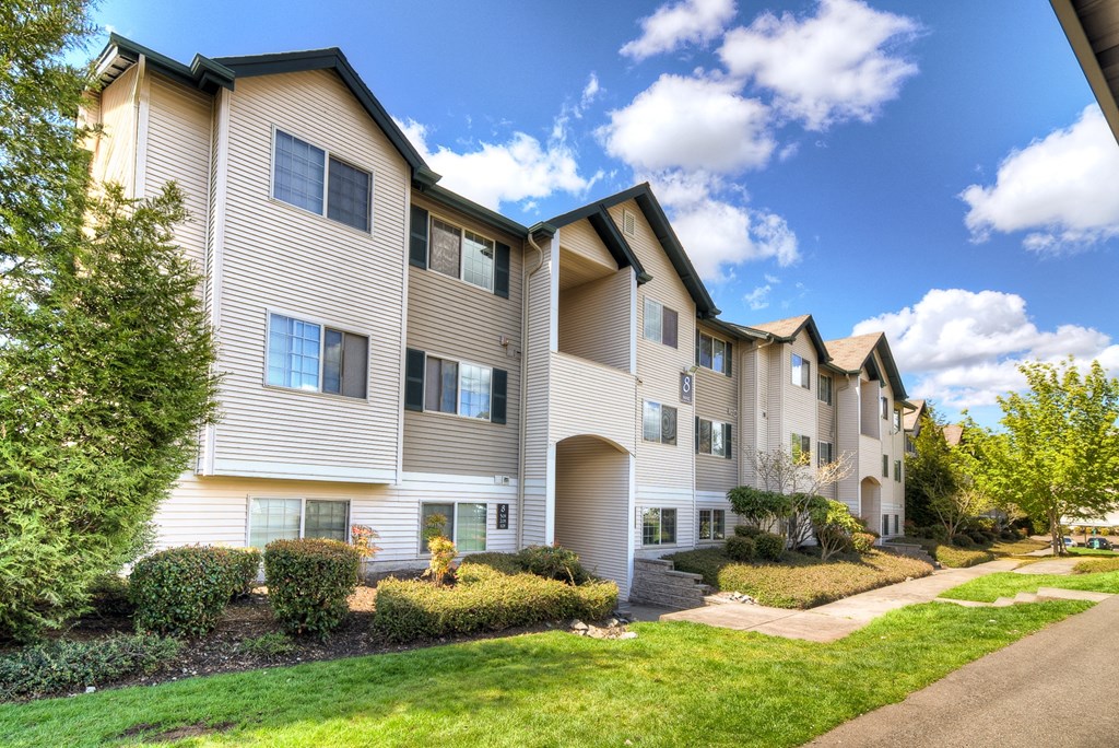 Exterior area at Deer Creek Apartments, Puyallup, Washington