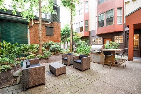 BBQ area at Ellis Court Apartments, Seattle