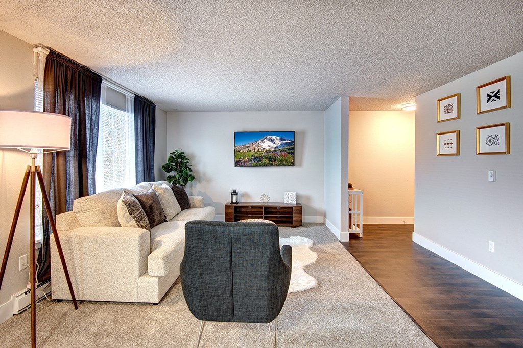 Lakewood Apartments - MOD 83 Apartments - Living Room 4