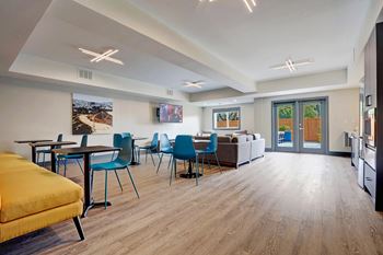 the preserve at ballantyne commons living room and dining area