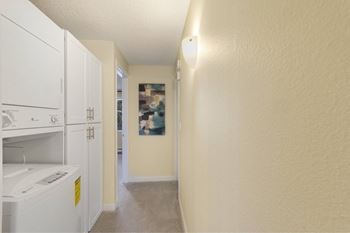 A laundry room with a washer and dryer. at The Retreat, Sumner, Washington