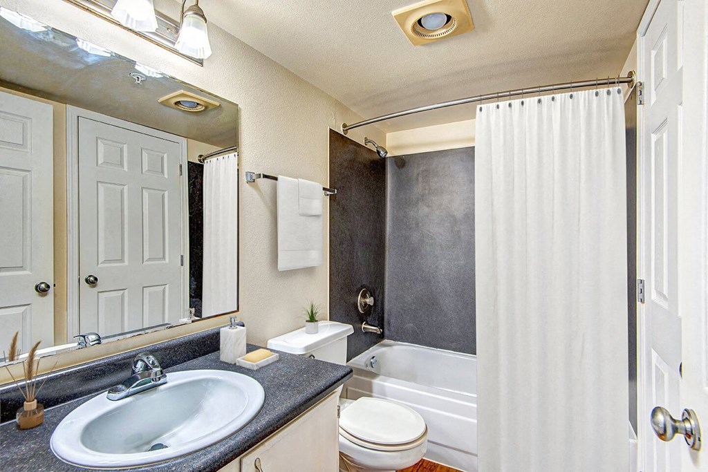 Bath tub at Ellis Court Apartments, Seattle, Washington
