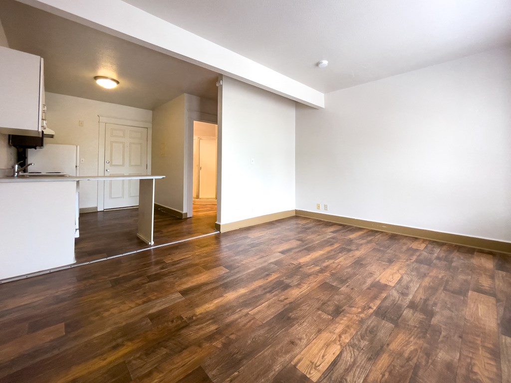 Seattle Apartments - Zindorf Apartments -  living room