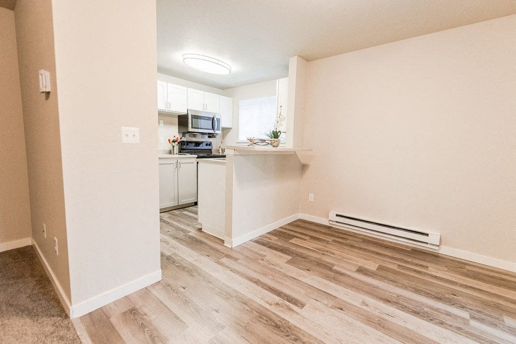 Puyallup Apartments - Cambridge on Seventh Apartments - Dining Room and Kitchen at Cambridge on Seventh, Puyallup, WA