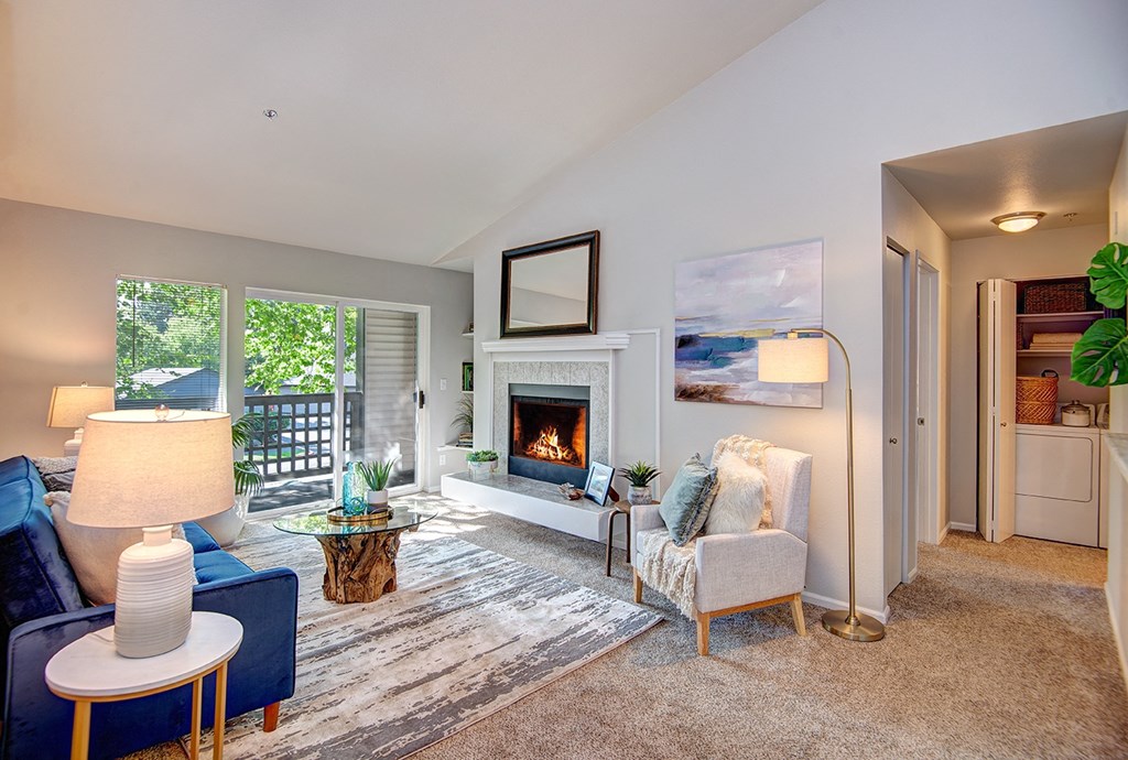 Kent Apartments- Signature Pointe Apartments- living room