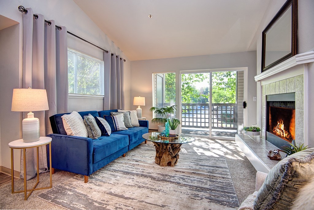 Kent Apartments- Signature Pointe Apartments- living room