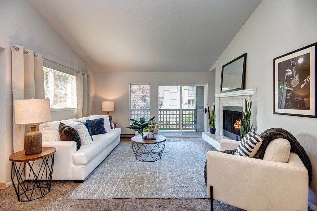 Kent Apartments- Signature Pointe Apartments- living room