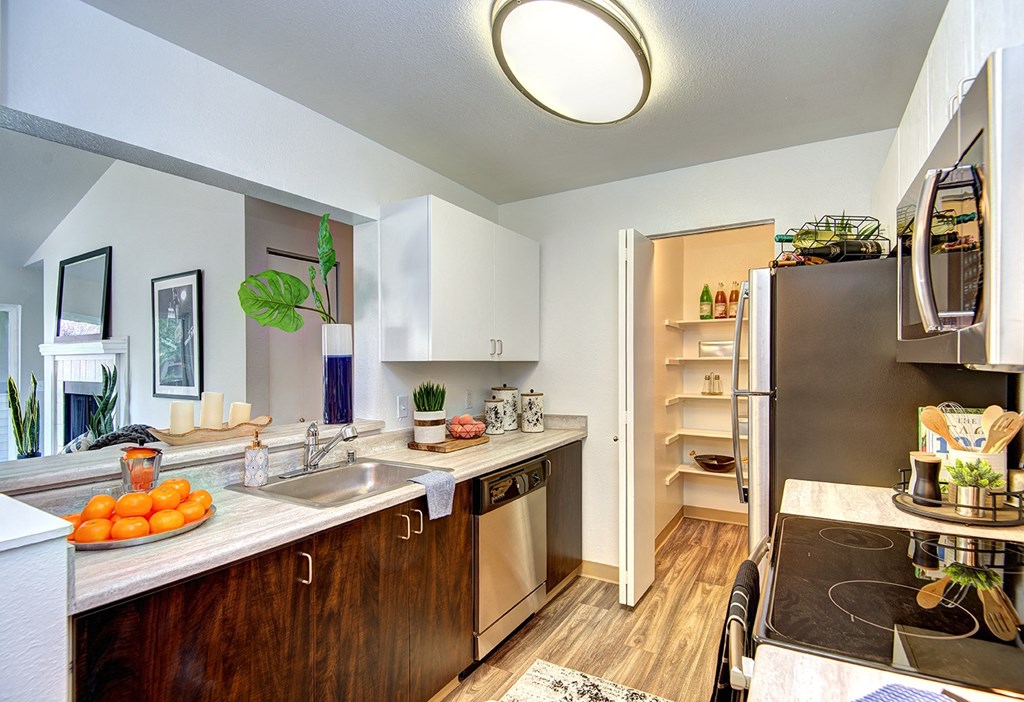 Kent Apartments- Signature Pointe Apartments- bathroom