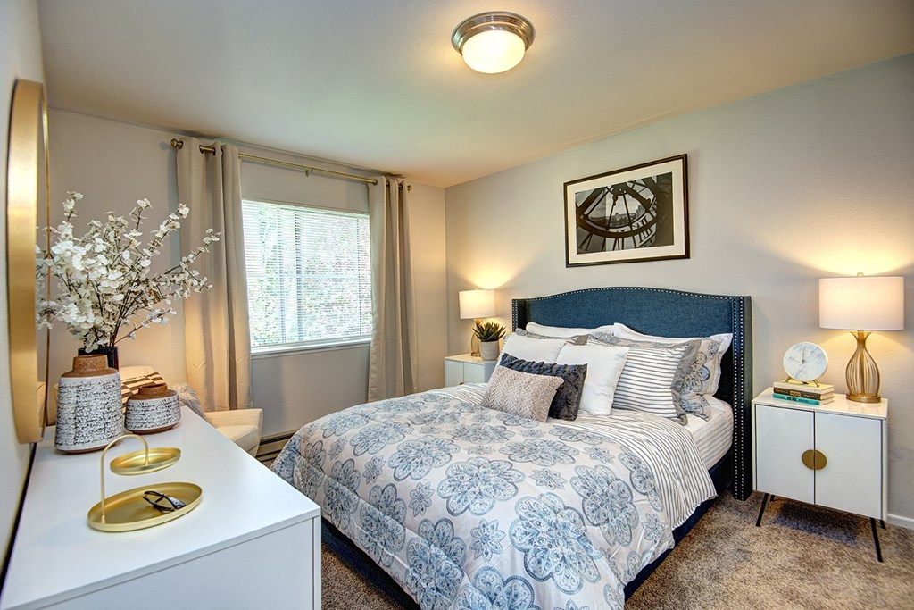 Kent Apartments- Signature Pointe Apartments- bedroom