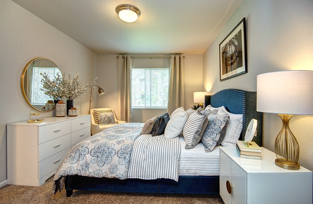 Kent Apartments- Signature Pointe Apartments- bedroom