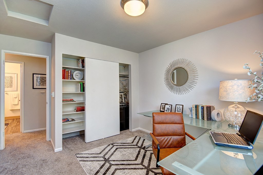 Kent Apartments- Signature Pointe Apartments- living room