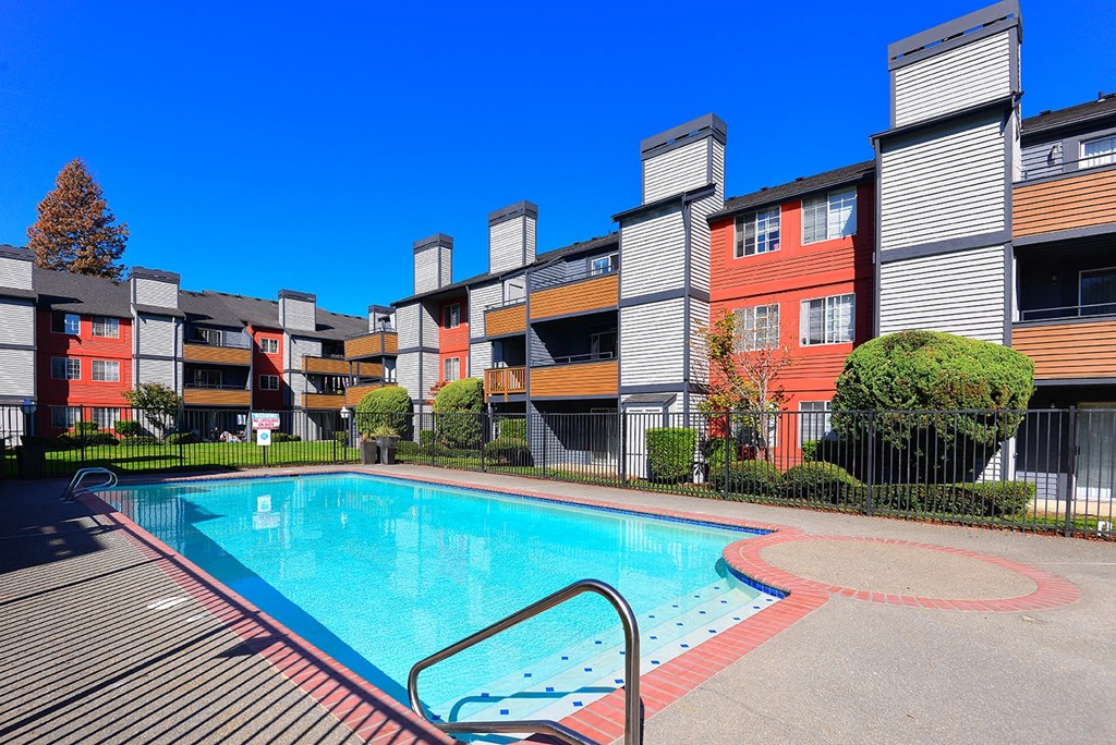 Tacoma Apartments- Sienna Park Pool