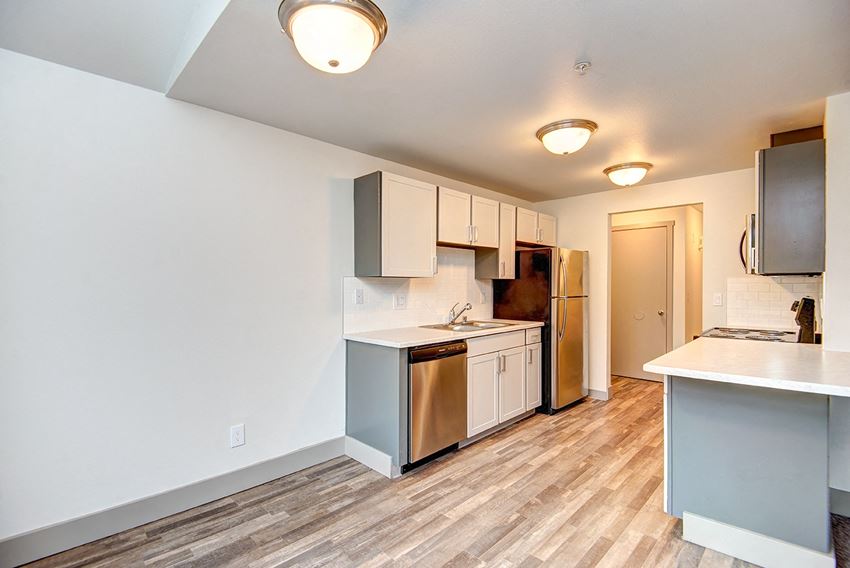 Tacoma Apartments- Sunrise Ridge Apartments- Tacoma Apartments- Sunrise Ridge Apartments- Kitchen Dining - Photo Gallery