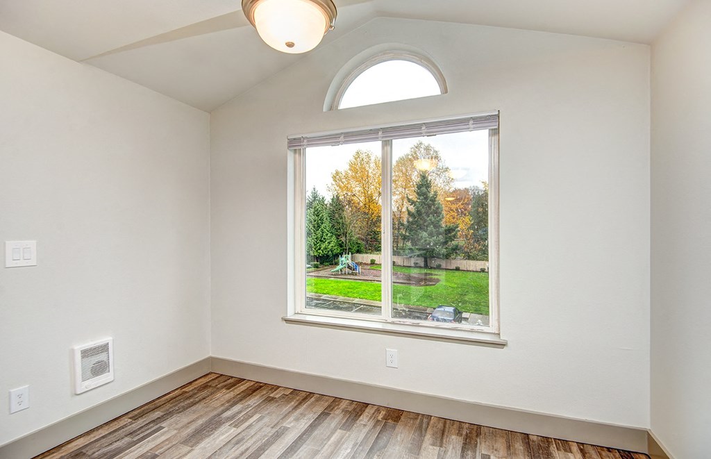 Tacoma Apartments- Sunrise Ridge Apartments-  Living Room