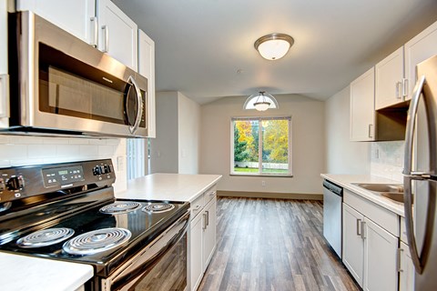 Tacoma Apartments- Sunrise Ridge Apartments- Kitchen