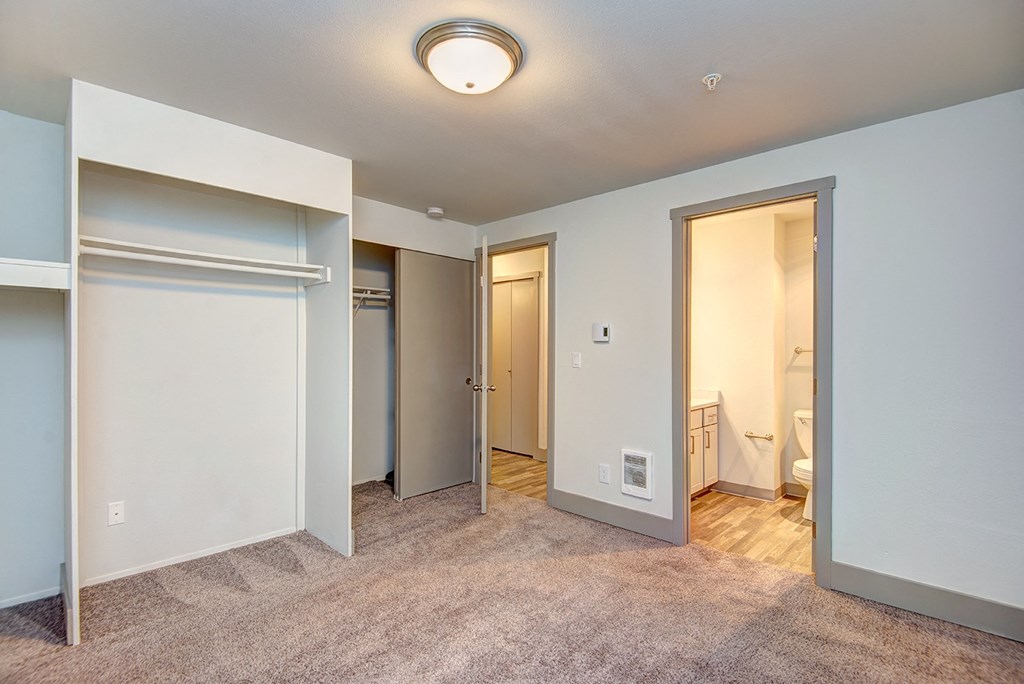 Tacoma Apartments- Sunrise Ridge Apartments-  Bedroom Closets