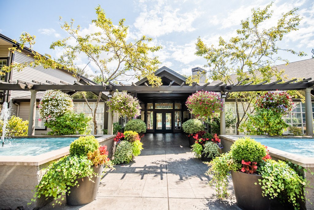 Kent Apartments - Signature Pointe Apartment Homes - Main Entrance