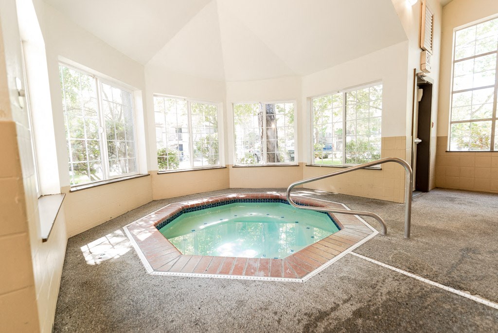 Signature Pointe Indoor Spa