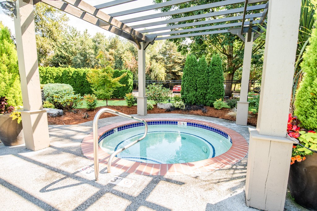 Signature Pointe Outdoor Spa