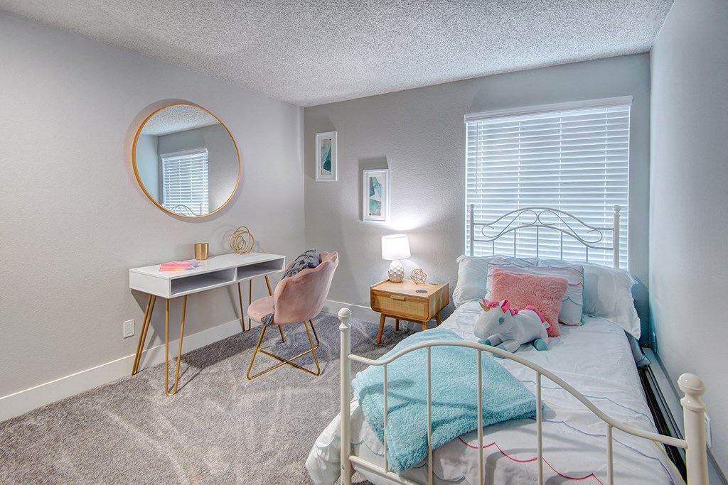 Lakewood apartments-Timbre Heights- bedroom