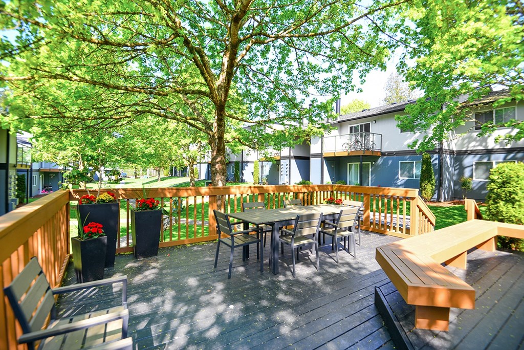 the patio at the reserve at riverdale apartments in riverdale, nj