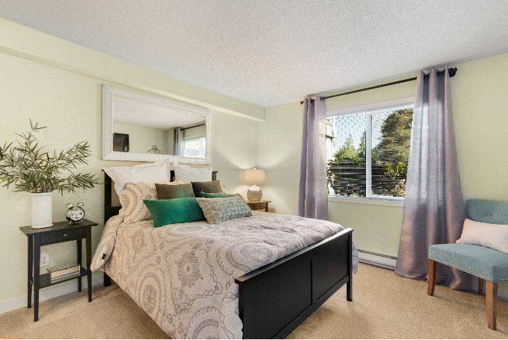 Sumner Apartments - The Retreat Apartments - bedroom