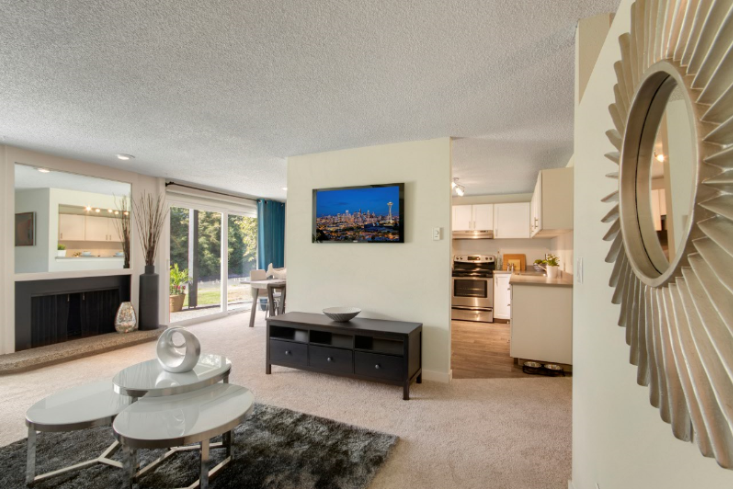 Sumner Apartments - The Retreat Apartments - living room