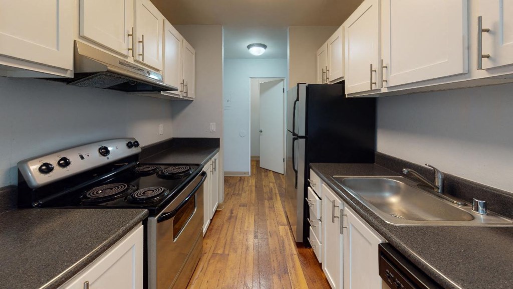Renton Apartments - The Aviator Apartments - Kitchen