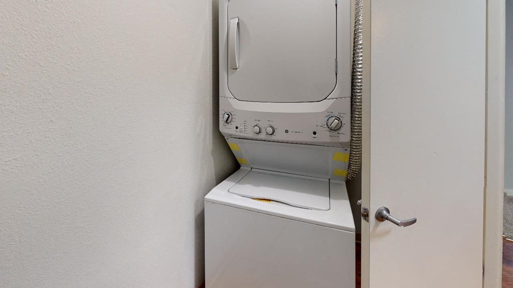 Renton Apartments - The Aviator Apartments - laundry