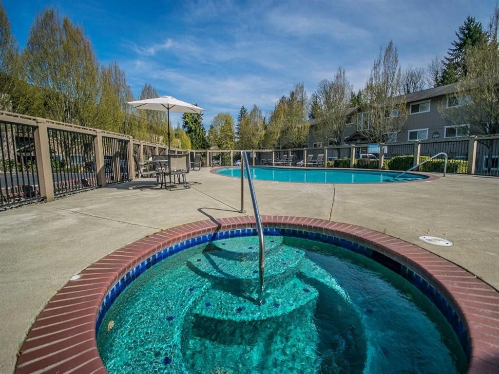 Hot Tub at Creekside Apartments, Washington