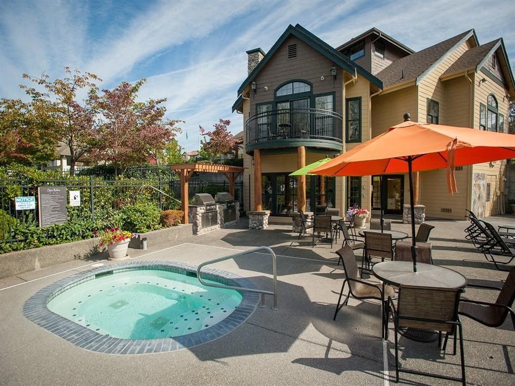 hot tub at Deer Creek Apartments, Washington