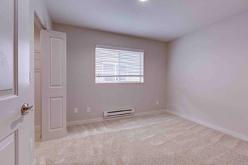 13543 Greenwood Ave N 1-2 Beds Apartment for Rent - Photo Gallery 11