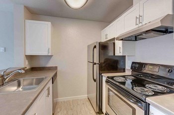 13543 Greenwood Ave N 1-2 Beds Apartment for Rent - Photo Gallery 2