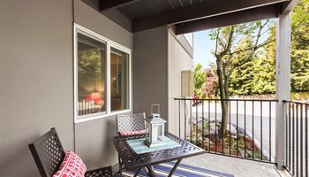 Shoreline Apartments- Junction 160- patio - Photo Gallery 10
